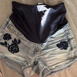 MATERNITY SHORTS